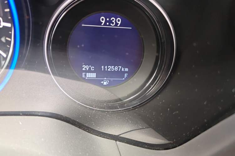 Used Honda Vezel 2015 1.8L CVT 2WD Luxury Model Odometer Close Up