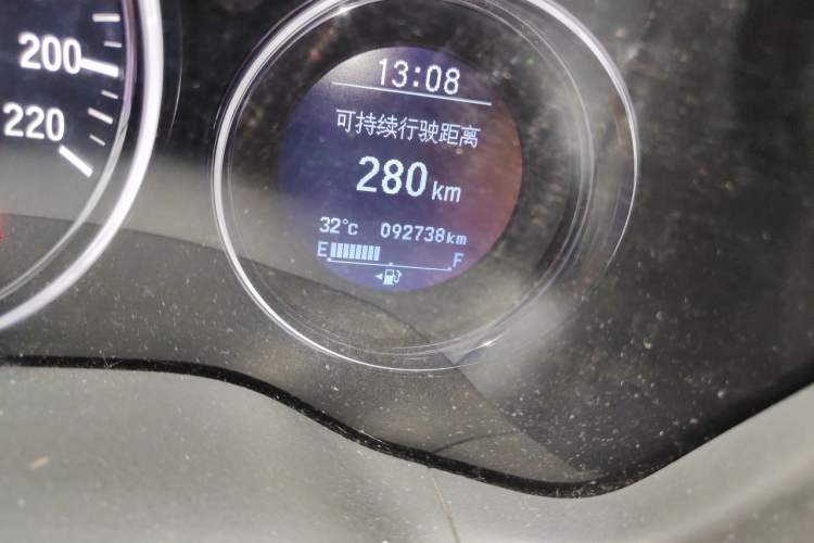 Used Honda Vezel 2015 1.8L CVT 2WD Luxury Model Odometer Close Up