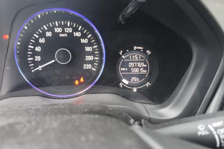 Used Honda Vezel 2015 1.5L CVT two-wheel drive Comfort trim Odometer Close Up