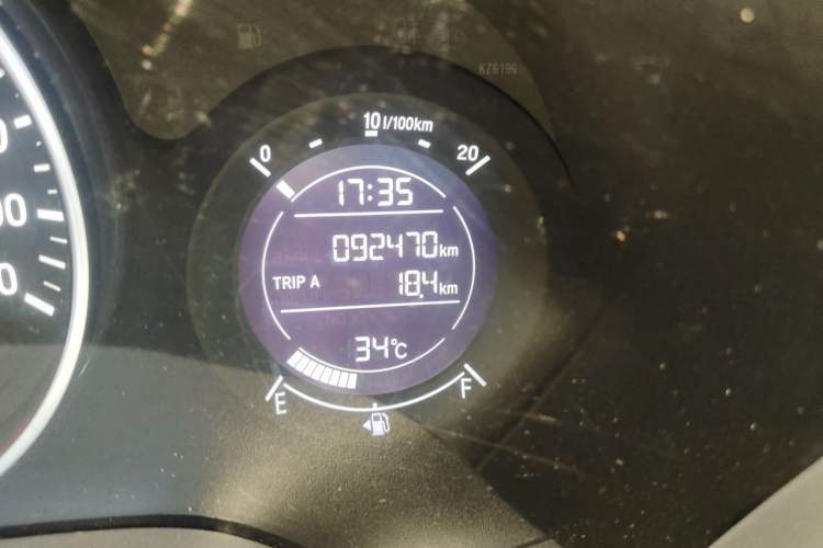 Used Honda Vezel 2015 1.5L CVT two-wheel drive Comfort trim Odometer Close Up
