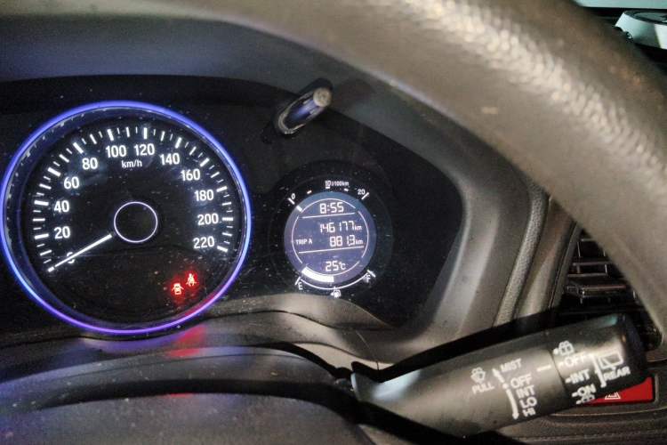 Used Honda Vezel 2015 1.5L CVT two-wheel drive Comfort trim Odometer Close Up