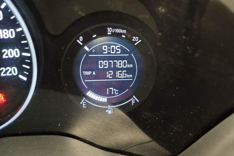Used Honda Vezel 2015 1.5L CVT two-wheel drive Comfort trim Odometer Close Up