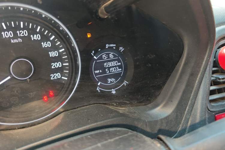 Used Honda Vezel 2015 1.5L CVT two-wheel drive Comfort trim Odometer Close Up