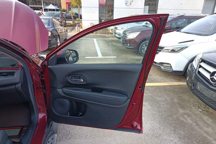 Used Honda Vezel 2015 1.8L CVT 2WD Elite Model Right Front Door Interior