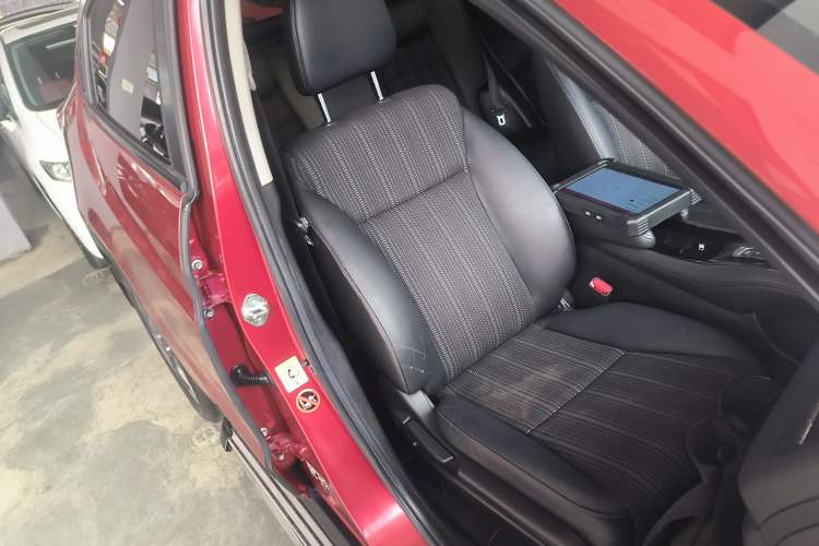 Used Honda Vezel 2015 1.8L CVT 2WD Luxury Model Right Front Seat