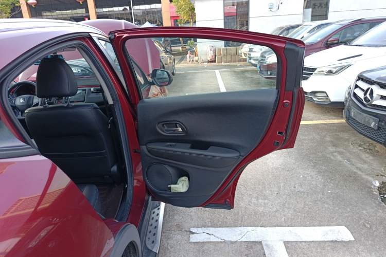 Used Honda Vezel 2015 1.8L CVT 2WD Elite Model Right Rear Door Interior