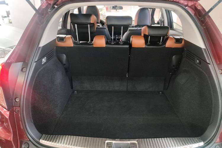 Used Honda Vezel 2015 1.8L CVT 2WD Luxury Model Trunk