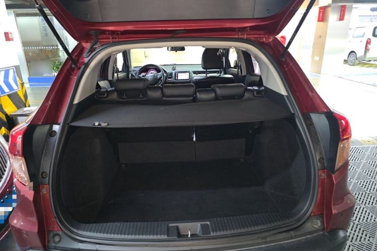 Used Honda Vezel 2015 1.8L CVT 2WD Luxury Model Trunk