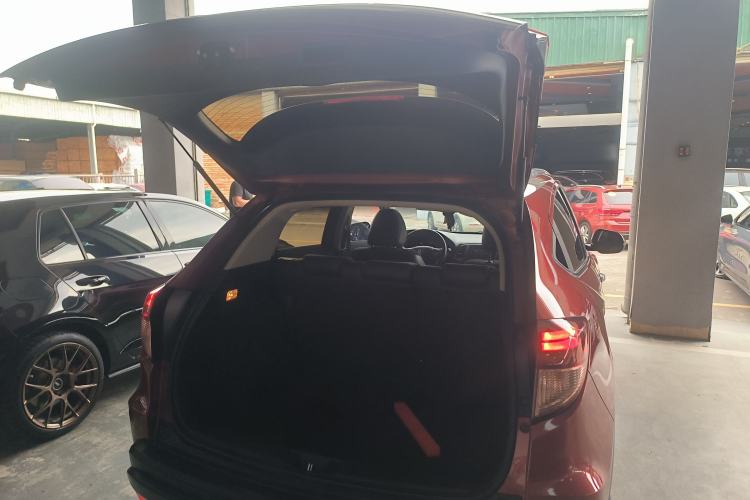 Used Honda Vezel 2015 1.8L CVT 2WD Luxury Model Trunk