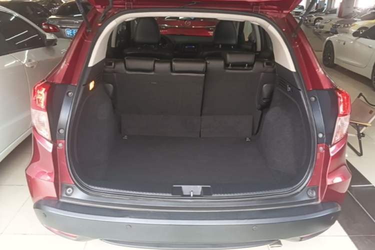 Used Honda Vezel 2015 1.8L CVT 2WD Elite Model Trunk