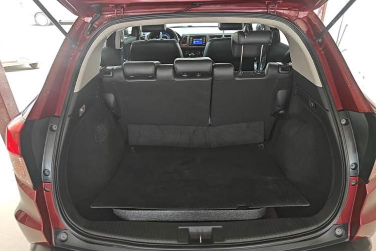 Used Honda Vezel 2015 1.8L CVT 2WD Elite Model Trunk