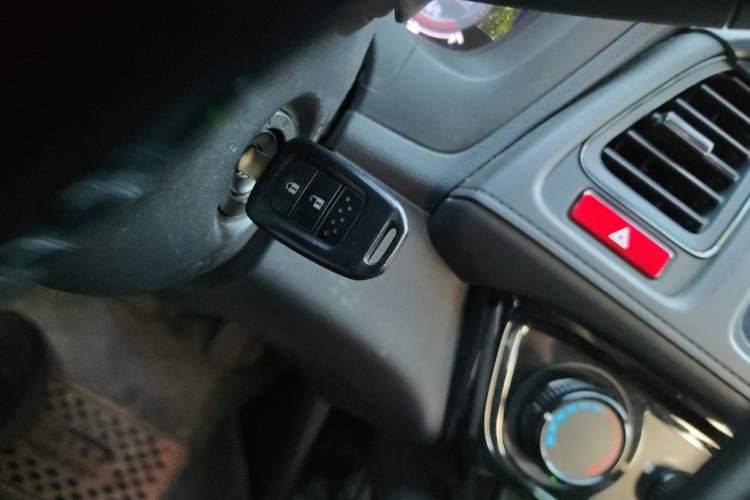 Used Honda Vezel 2015 1.5L CVT two-wheel drive Comfort trim Vehicle Key