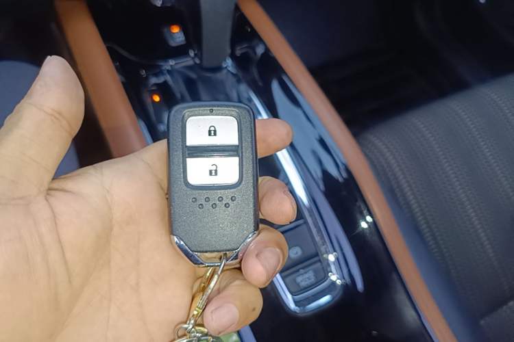 Used Honda Vezel 2015 1.8L CVT 2WD Luxury Model Vehicle Key