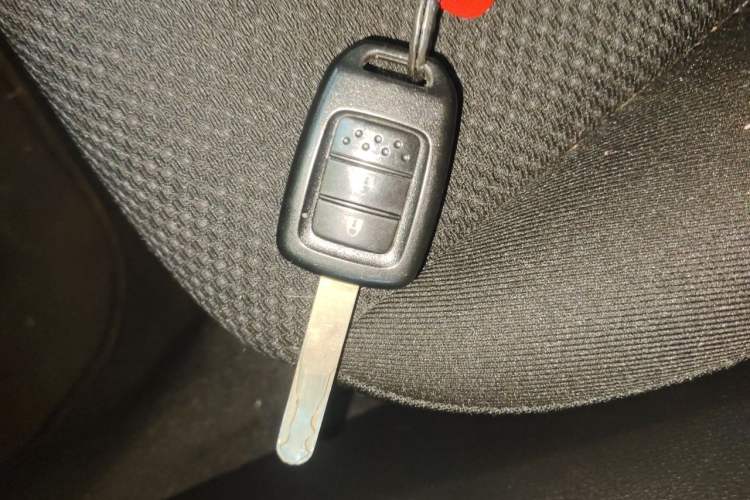 Used Honda Vezel 2015 1.5L CVT two-wheel drive Comfort trim Vehicle Key
