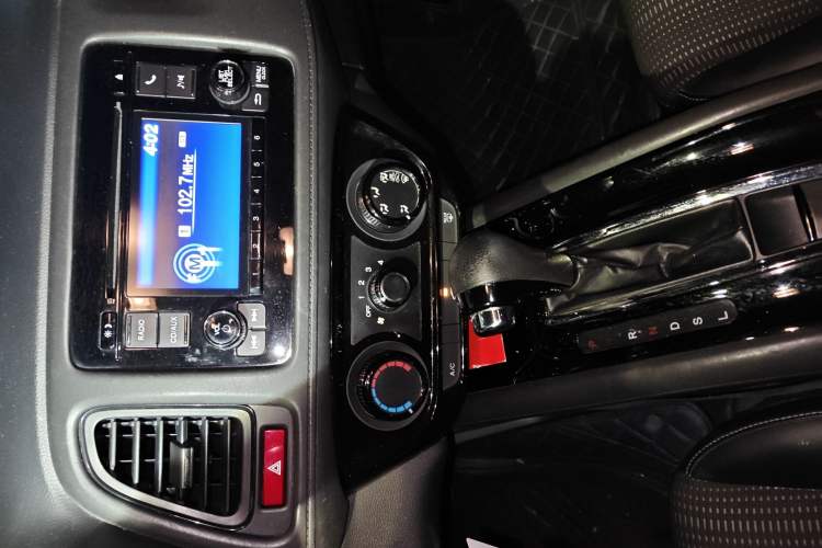 Used Honda Vezel 2015 1.8L CVT 2WD Elite Model Audio And AC Panel