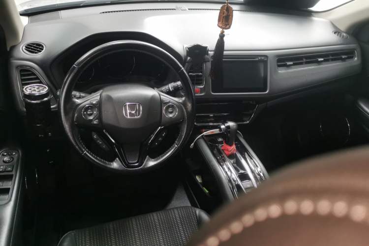 Used Honda Vezel 2015 1.8L CVT 2WD Luxury Model Center Console