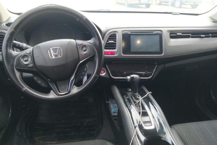 Used Honda Vezel 2015 1.8L CVT 2WD Luxury Model Center Console
