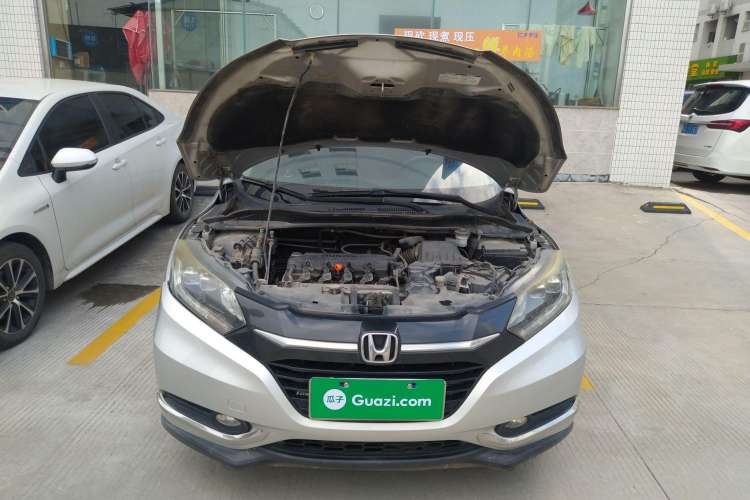Used Honda Vezel 2015 1.8L CVT 2WD Luxury Model Engine Bay