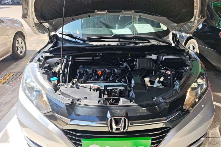 Used Honda Vezel 2015 1.8L CVT 2WD Luxury Model Engine Bay