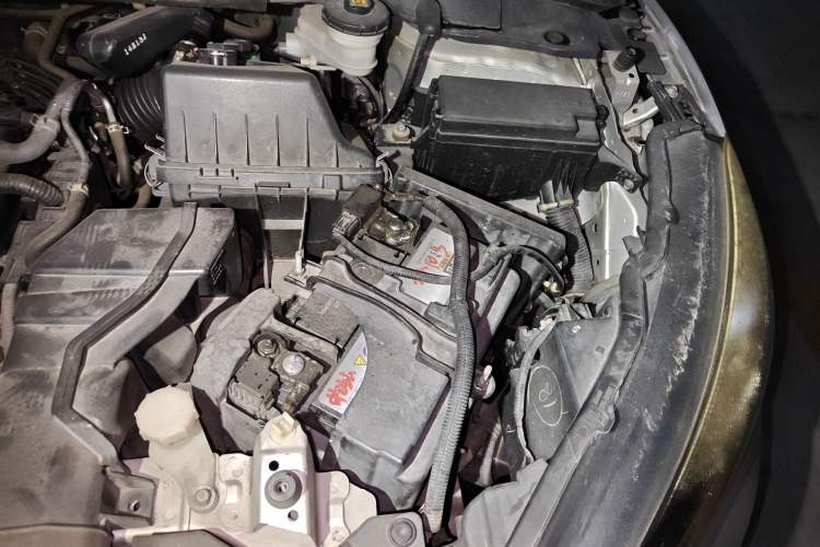 Used Honda Vezel 2015 1.8L CVT 2WD Elite Model Engine Bay Left