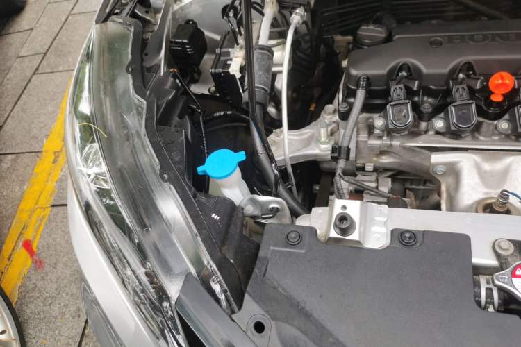 Used Honda Vezel 2015 1.8L CVT 2WD Luxury Model Engine Bay Right