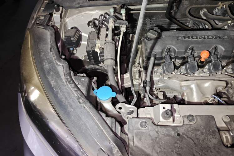 Used Honda Vezel 2015 1.8L CVT 2WD Elite Model Engine Bay Right