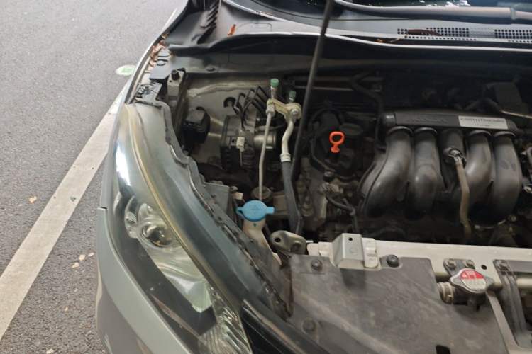 Used Honda Vezel 2015 1.5L CVT two-wheel drive Comfort trim Engine Bay Right