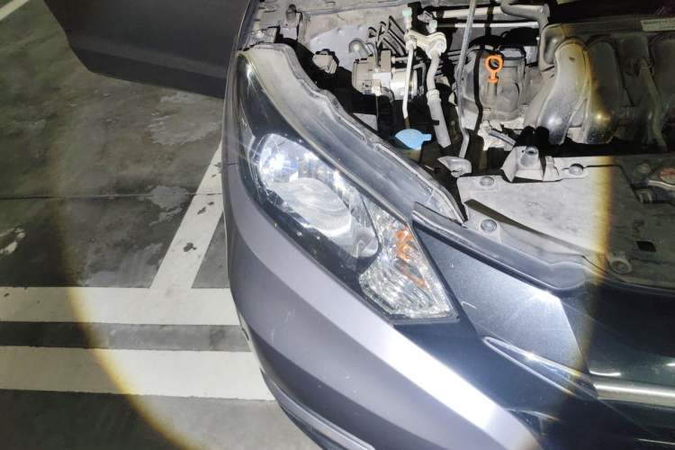 Used Honda Vezel 2015 1.5L CVT two-wheel drive Comfort trim Engine Bay Right
