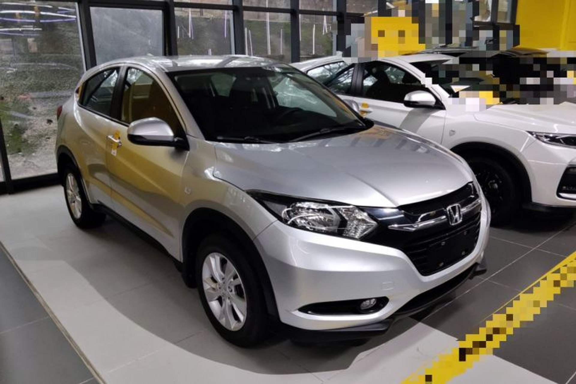 Used Honda Vezel 2015 1.8L CVT 2WD Elite Model Exterior 2