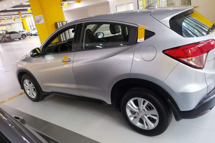 Used Honda Vezel 2015 1.8L CVT 2WD Elite Model Exterior 5