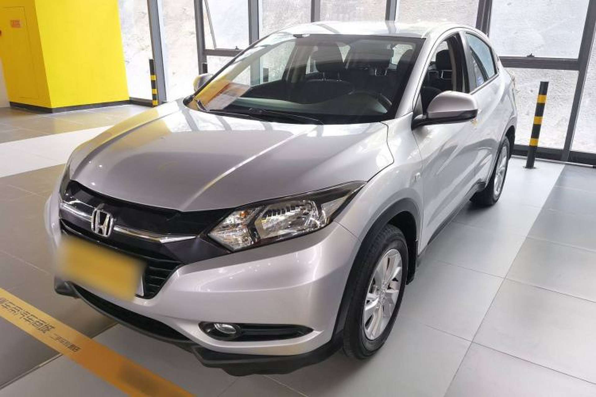 Used Honda Vezel 2015 1.8L CVT 2WD Elite Model Front Left 45 Deg