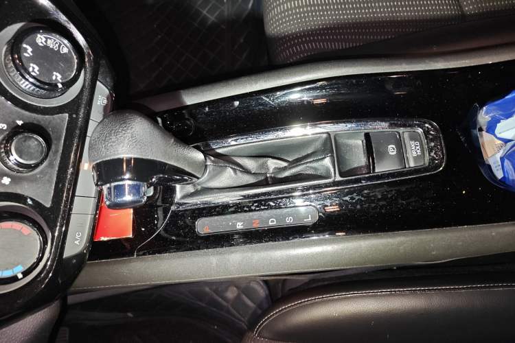 Used Honda Vezel 2015 1.8L CVT 2WD Elite Model Gear Lever