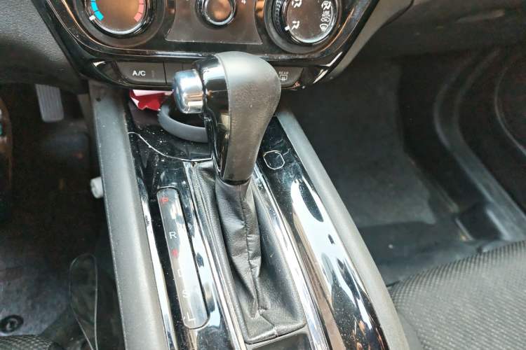Used Honda Vezel 2015 1.5L CVT two-wheel drive Comfort trim Gear Lever