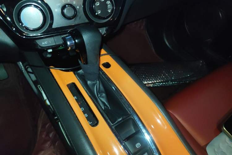 Used Honda Vezel 2015 1.5L CVT two-wheel drive Comfort trim Gear Lever