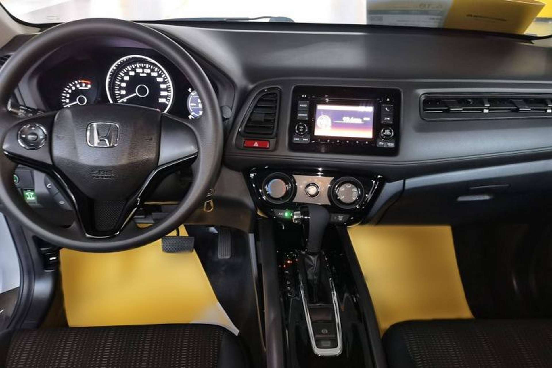 Used Honda Vezel 2015 1.8L CVT 2WD Elite Model Interior 3
