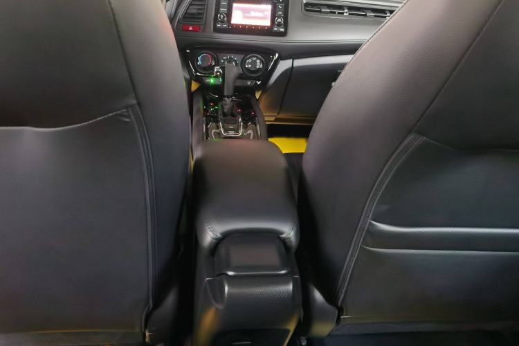Used Honda Vezel 2015 1.8L CVT 2WD Elite Model Interior 4