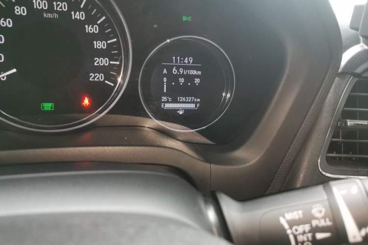 Used Honda Vezel 2015 1.8L CVT 2WD Luxury Model Odometer Close Up