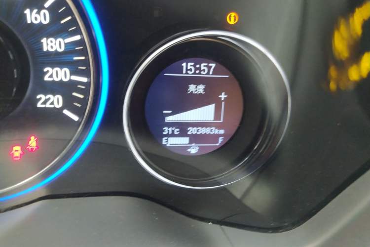 Used Honda Vezel 2015 1.8L CVT 2WD Luxury Model Odometer Close Up