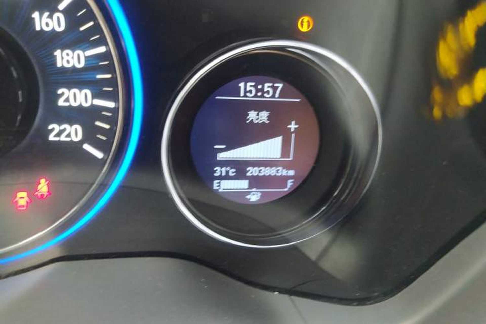 Used Honda Vezel 2015 1.8L CVT 2WD Luxury Model Odometer Close Up