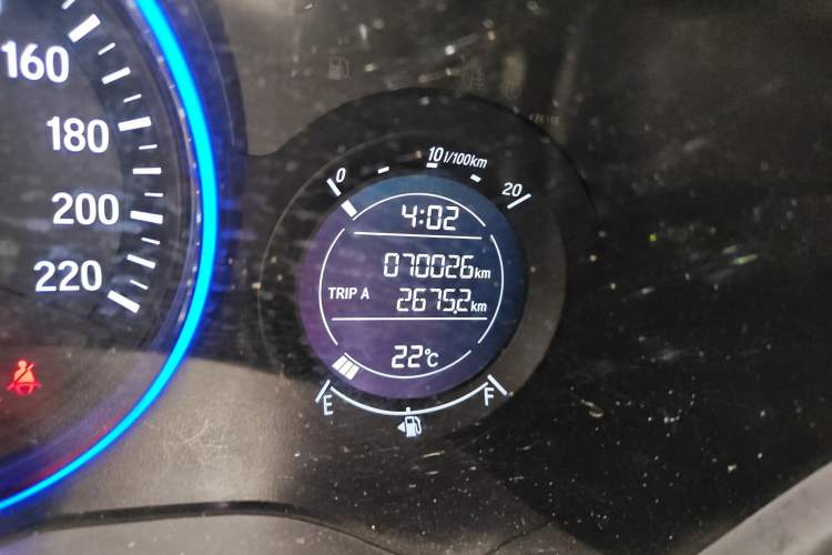 Used Honda Vezel 2015 1.8L CVT 2WD Elite Model Odometer Close Up