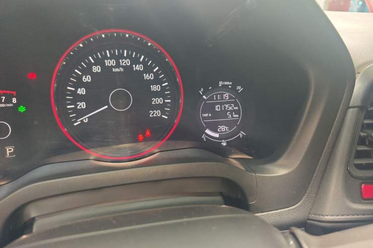 Used Honda Vezel 2015 1.8L CVT 2WD Elite Model Odometer Close Up