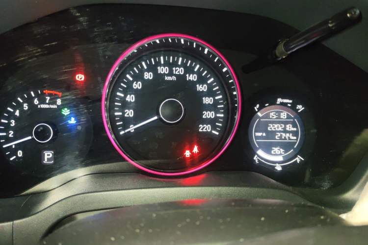 Used Honda Vezel 2015 1.5L CVT two-wheel drive Comfort trim Odometer Close Up