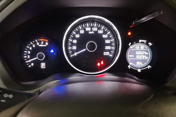 Used Honda Vezel 2015 1.8L CVT 2WD Elite Model Odometer Close Up