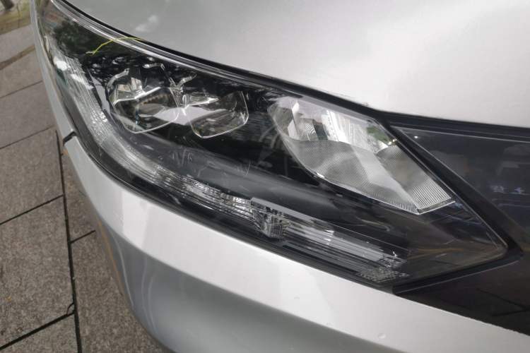 Used Honda Vezel 2015 1.8L CVT 2WD Luxury Model Right Front Headlight