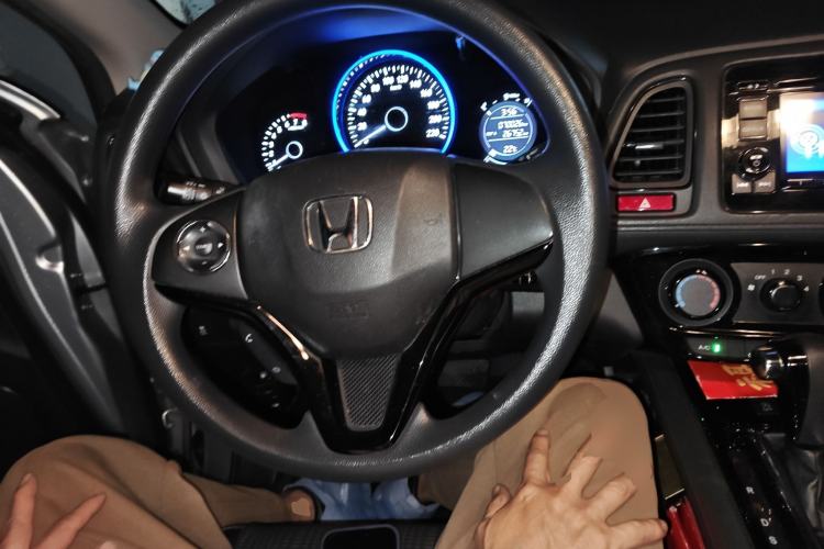 Used Honda Vezel 2015 1.8L CVT 2WD Elite Model Steering Wheel