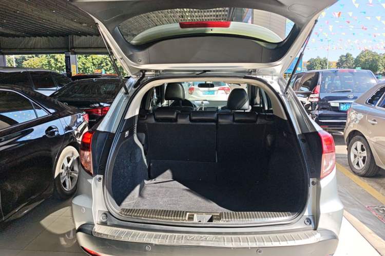 Used Honda Vezel 2015 1.8L CVT 2WD Luxury Model Trunk