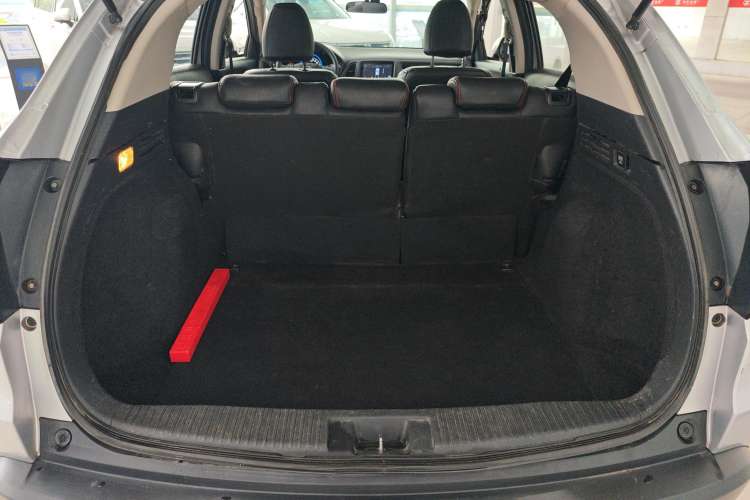 Used Honda Vezel 2015 1.5L CVT two-wheel drive Comfort trim Trunk