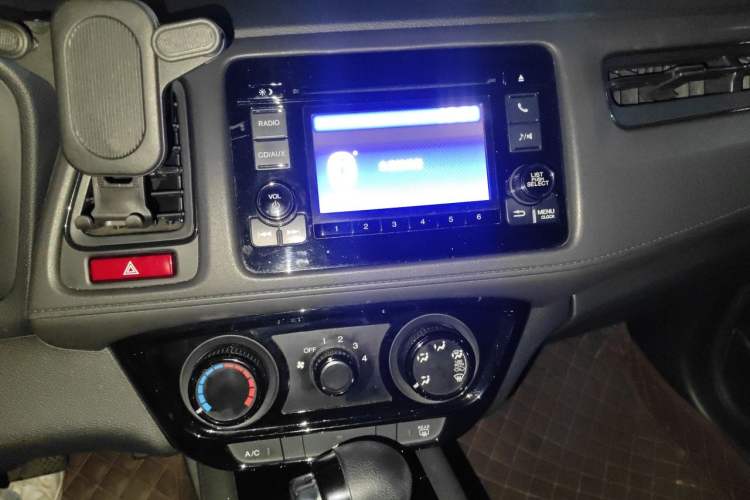 Used Honda Vezel 2015 1.5L CVT two-wheel drive Comfort trim Audio And AC Panel