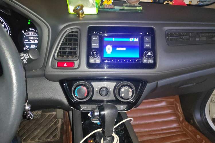 Used Honda Vezel 2015 1.5L CVT two-wheel drive Comfort trim Audio And AC Panel