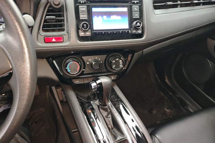 Used Honda Vezel 2015 1.5L CVT two-wheel drive Comfort trim Audio And AC Panel